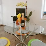 Helles Fuer 1-2 Pers. Mit Parkplatz Und Wifi * Kraiburg am Inn