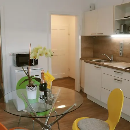 Apartment Helles Fuer 1-2 Pers. Mit Parkplatz Und Wifi *